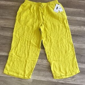 NWT Nine West Bright Yellow Cropped Pants